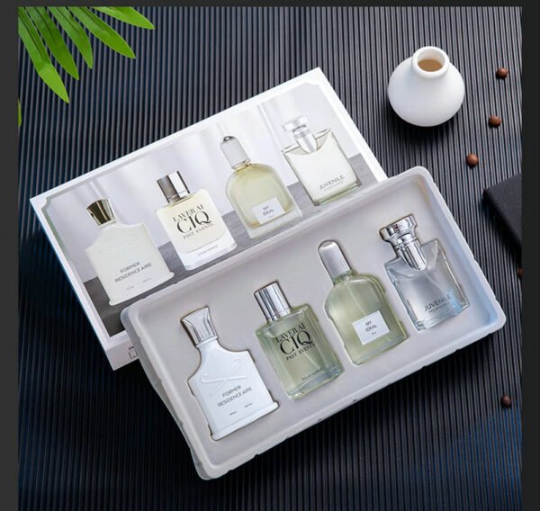 ⁦عطر نسائي⁩ - الصورة ⁦2⁩